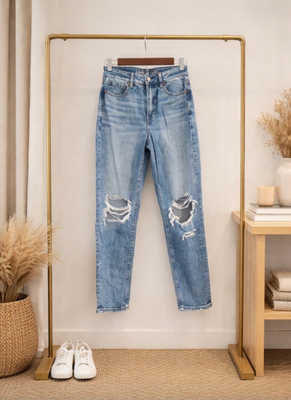 American Eagle Strigid Mom Jean Size 2 Short